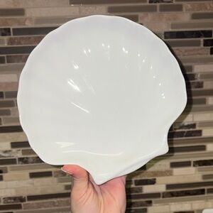 Bed Bath and Beyond Ceramic Shell Shaped Dish Plate NWOT